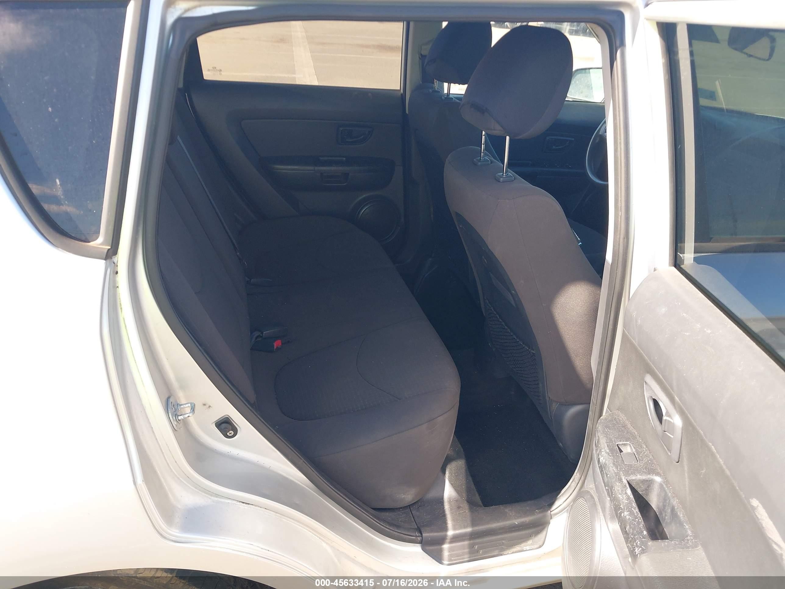 2013 Kia Soul   Silver vin: KNDJT2A51D7510291