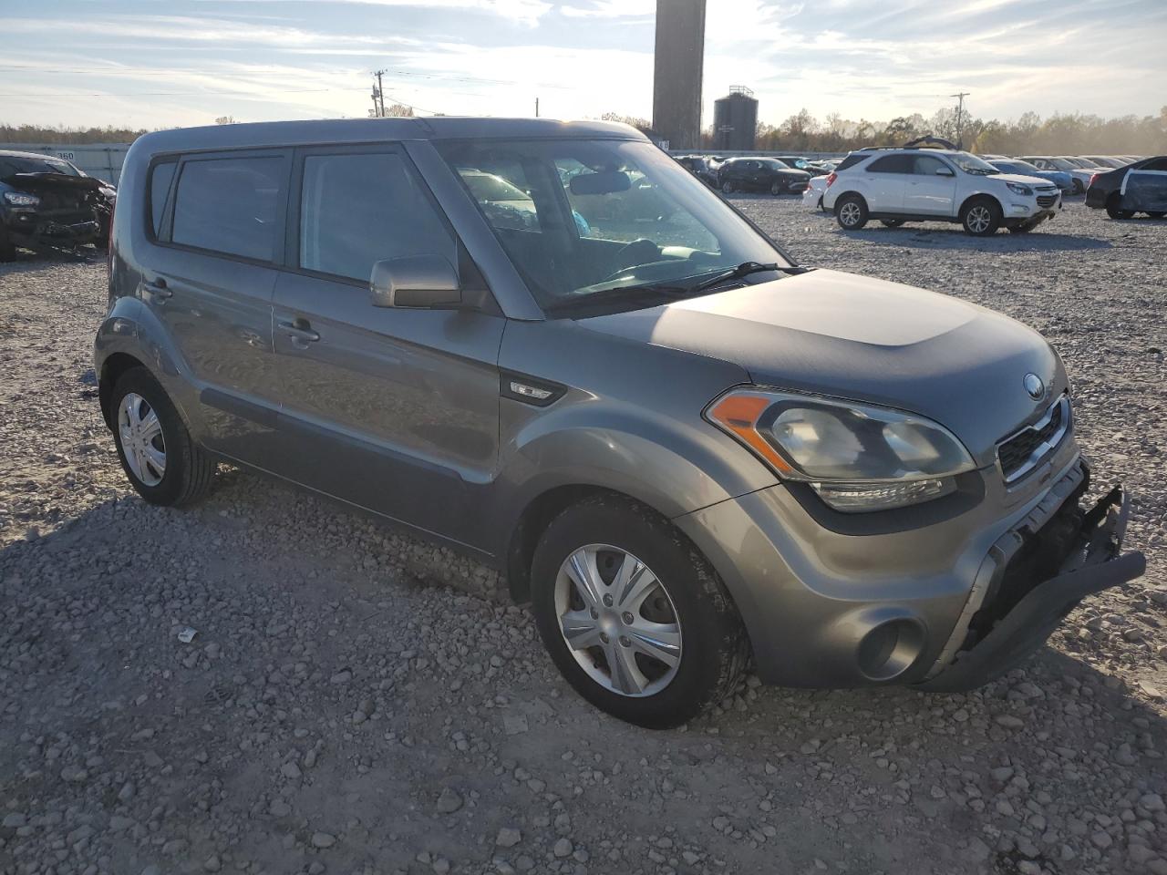 2013 Kia Soul Gold vin: KNDJT2A51D7561175