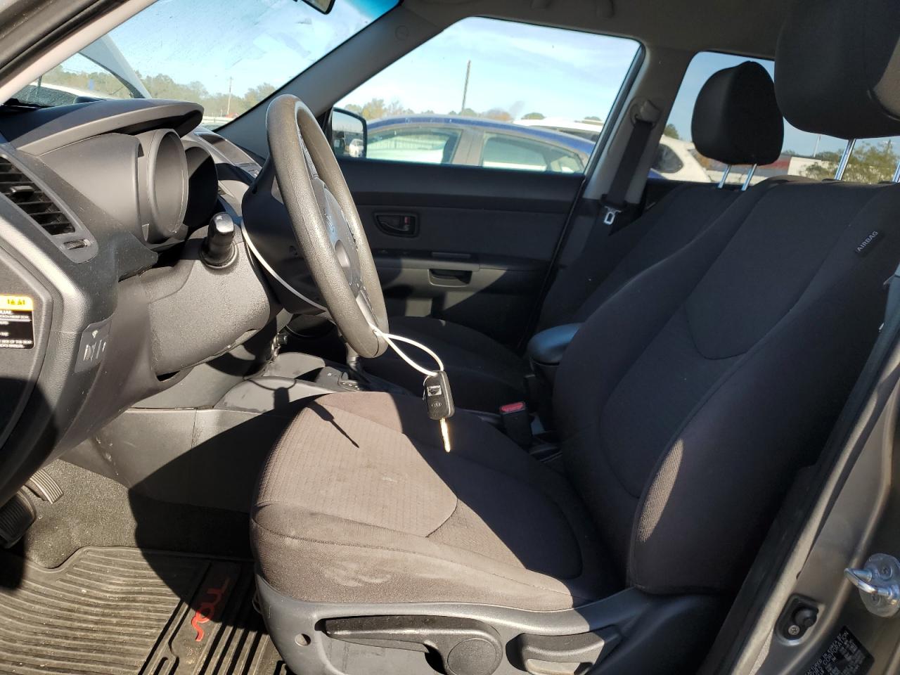 2013 Kia Soul Gold vin: KNDJT2A51D7561175