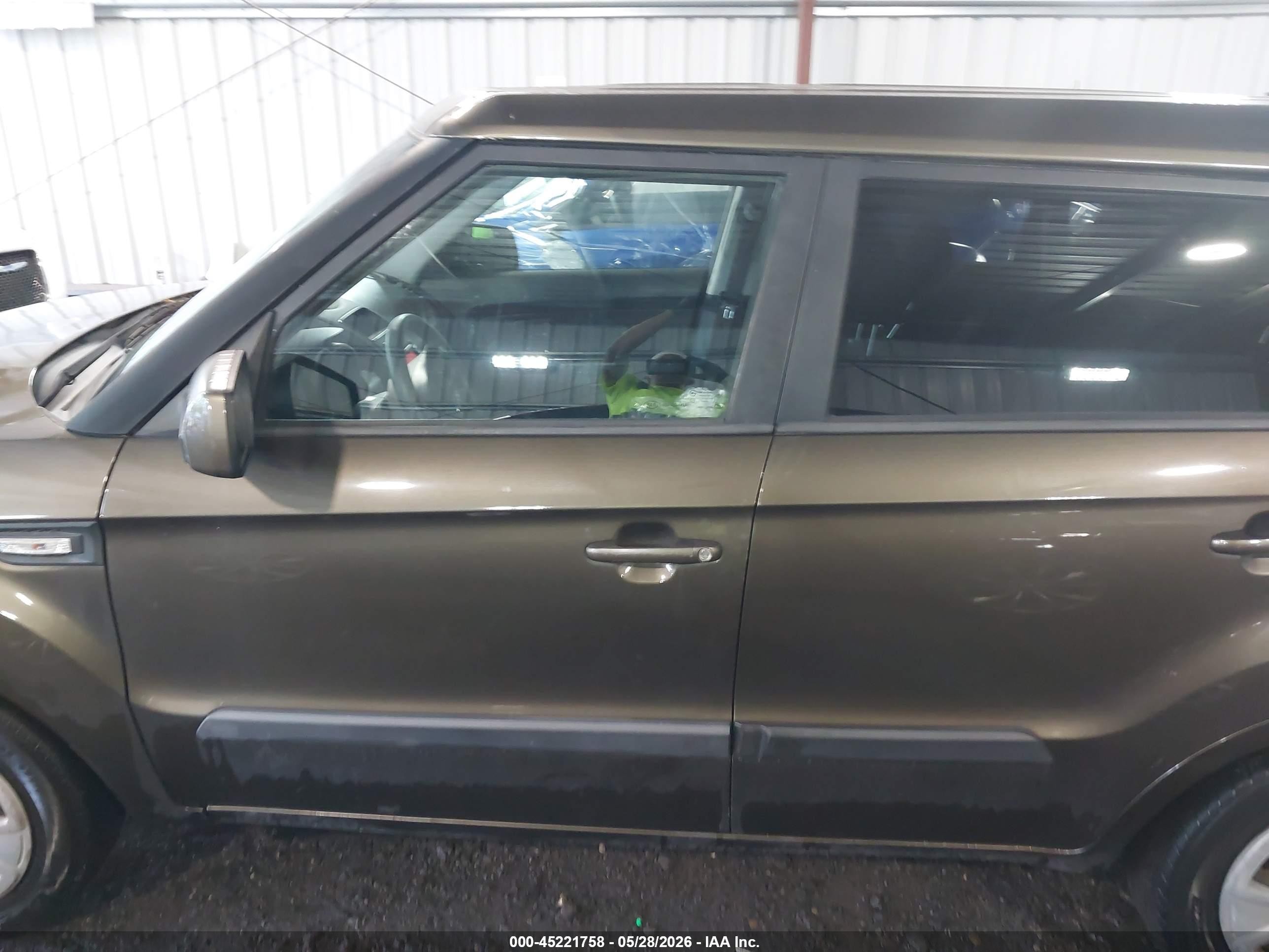 2013 Kia Soul   Brown vin: KNDJT2A51D7561337