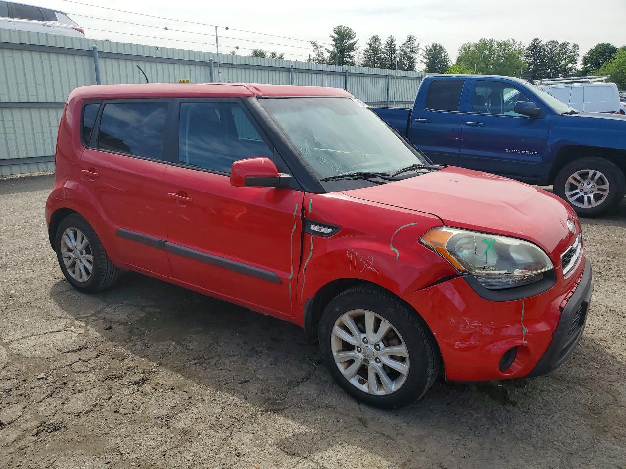 2013 Kia Soul Base Red vin: KNDJT2A51D7581474