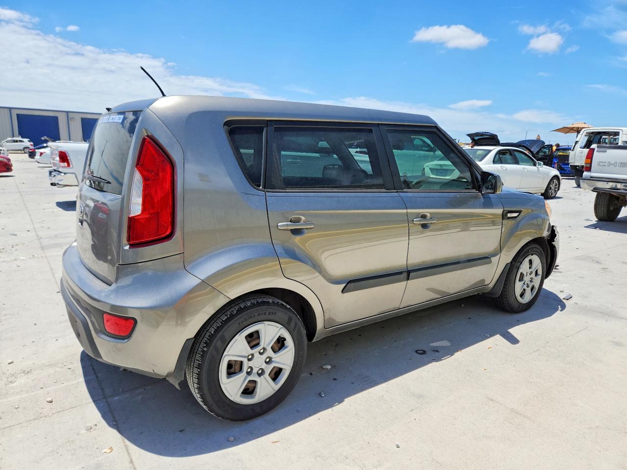 2013 Kia Soul Base Серый vin: KNDJT2A51D7607040