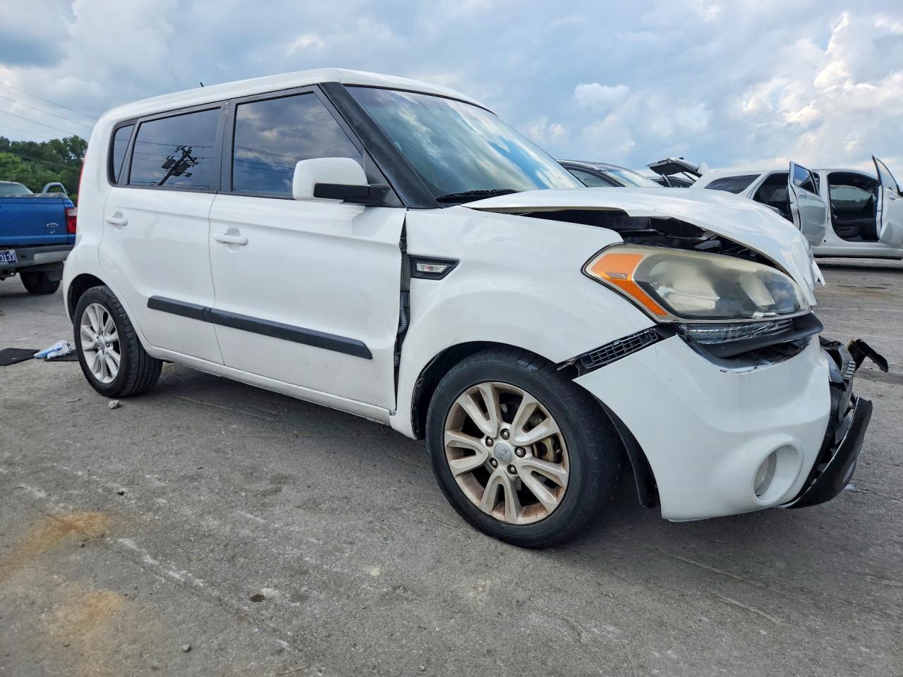 2013 Kia Soul Base White vin: KNDJT2A51D7759285