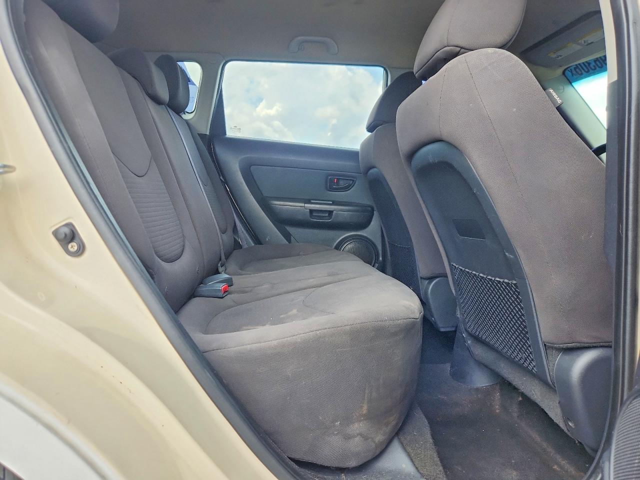 2013 Kia Soul Base White vin: KNDJT2A51D7759285