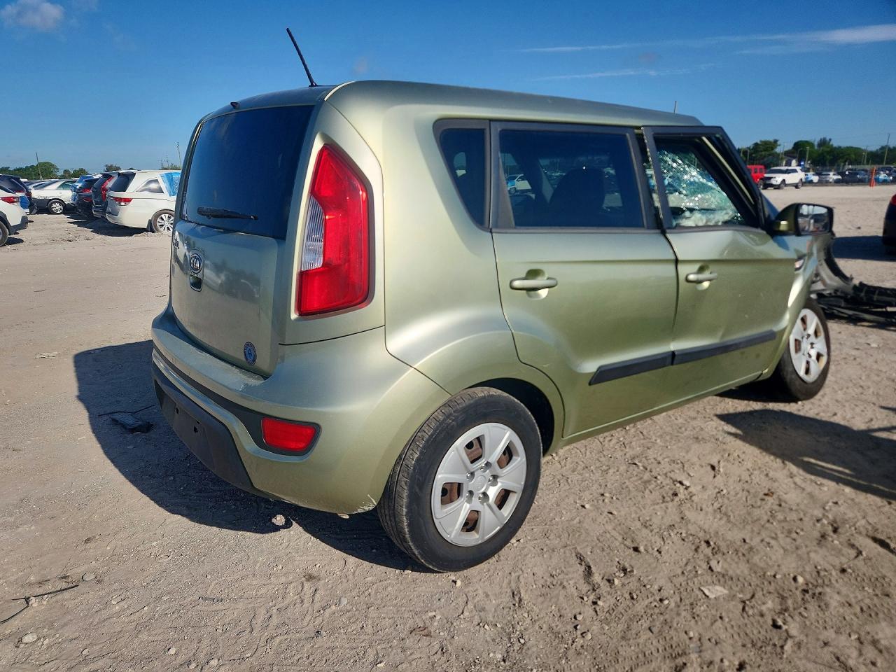 2012 Kia Soul Base Green vin: KNDJT2A52C7356334