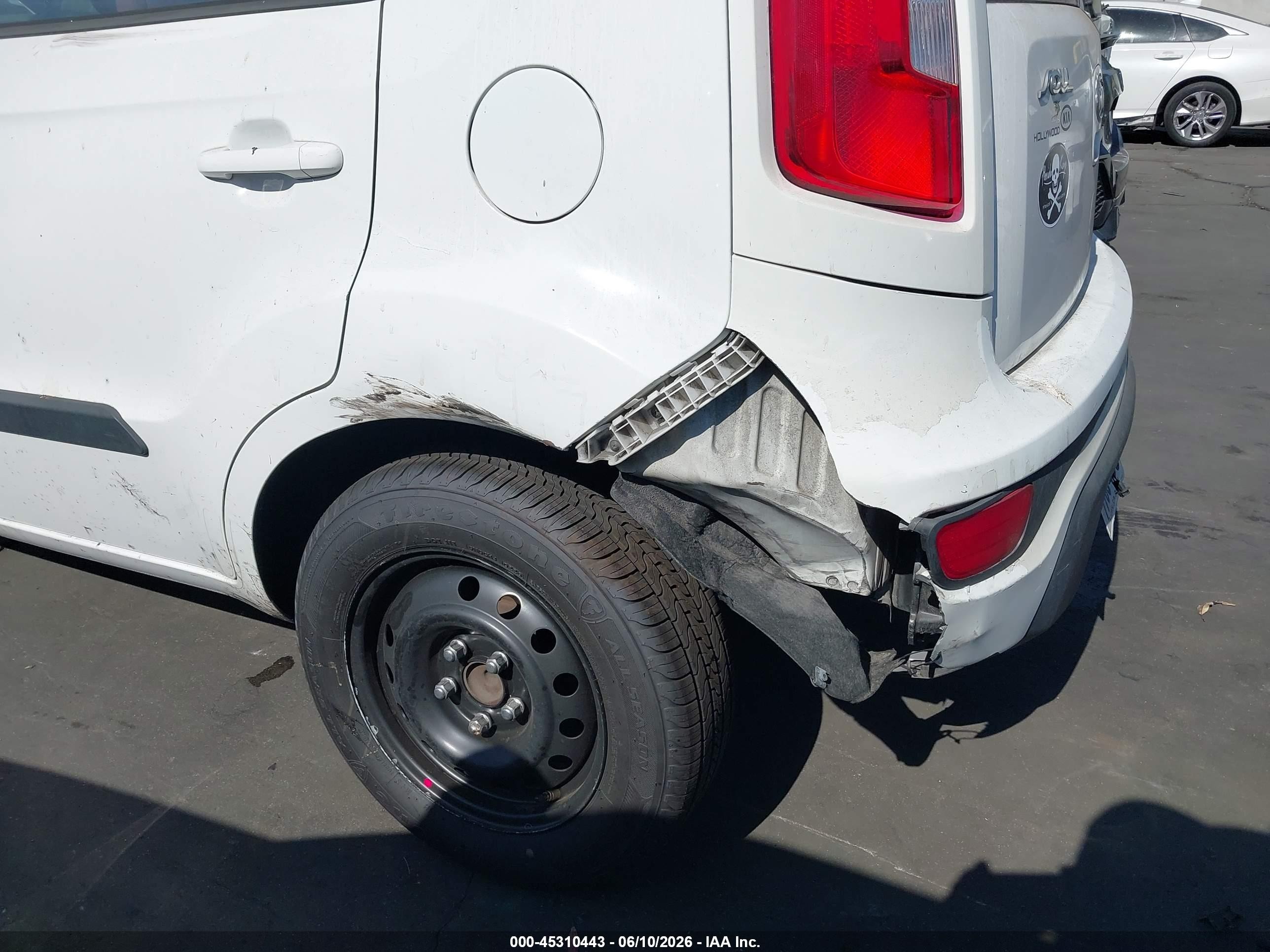 2012 Kia Soul White vin: KNDJT2A52C7385025