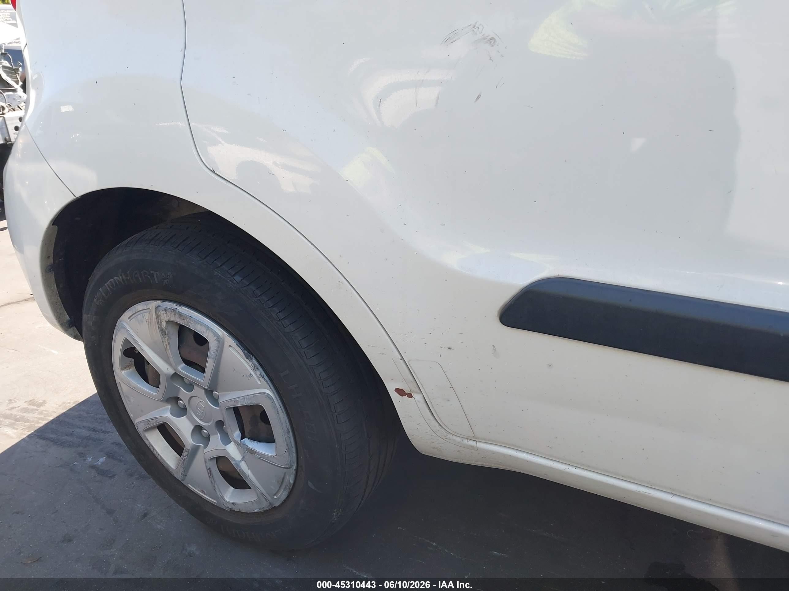 2012 Kia Soul White vin: KNDJT2A52C7385025