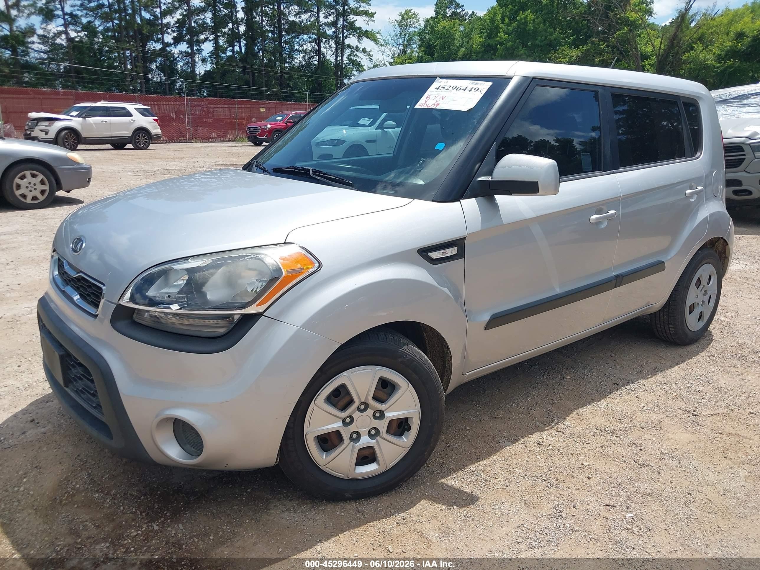 2012 Kia Soul Silver vin: KNDJT2A52C7451623