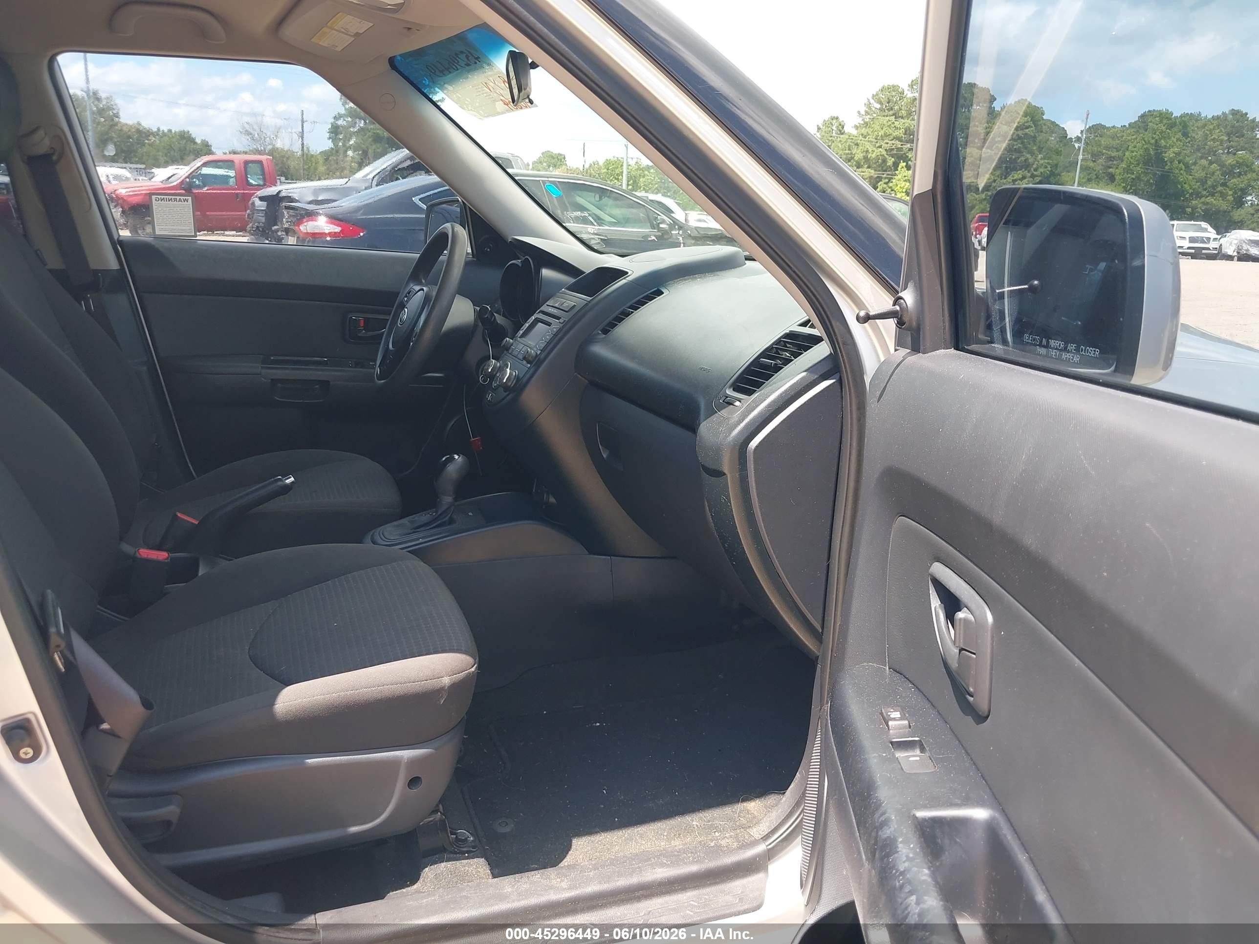 2012 Kia Soul Silver vin: KNDJT2A52C7451623