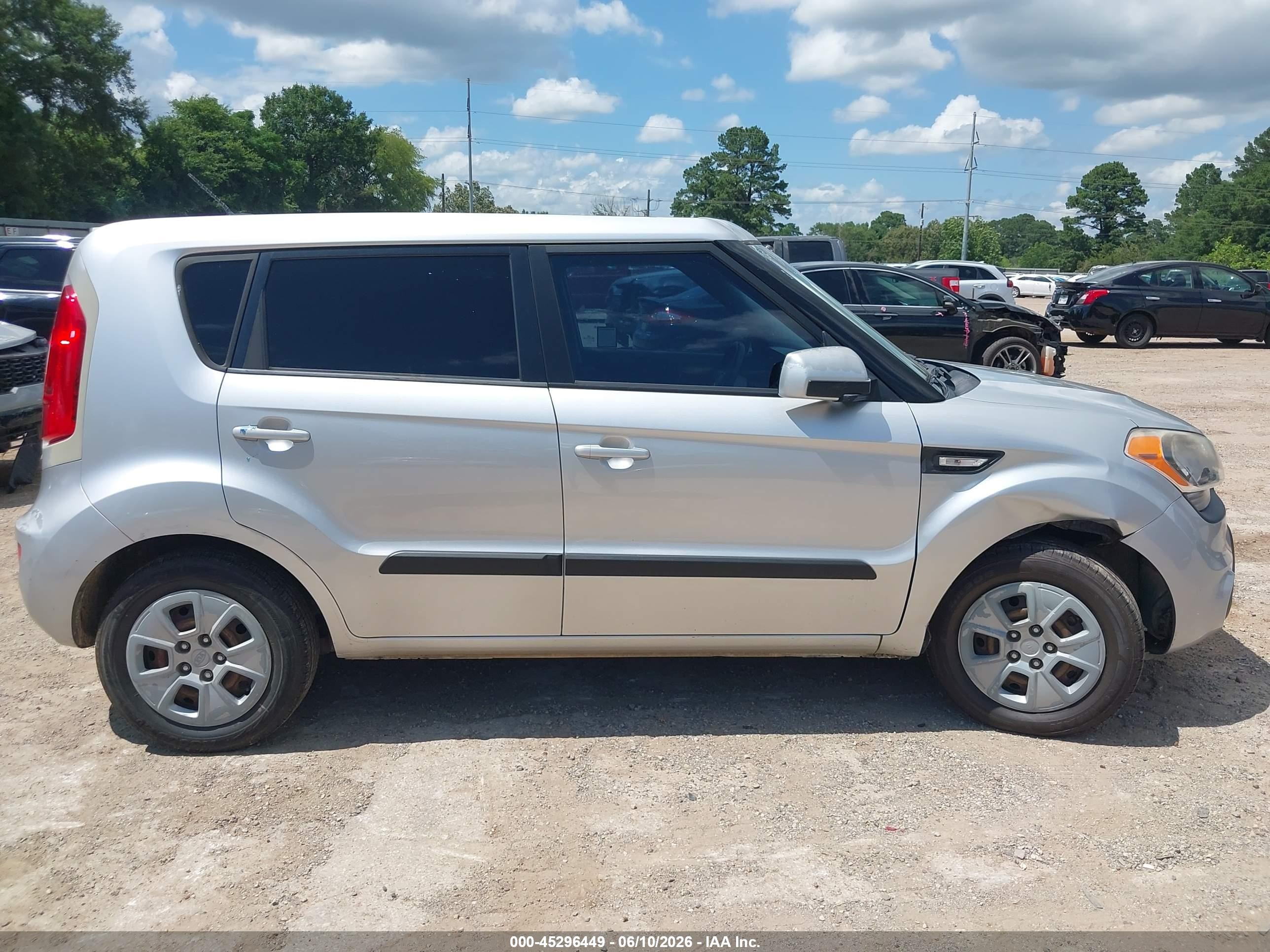 2012 Kia Soul Silver vin: KNDJT2A52C7451623