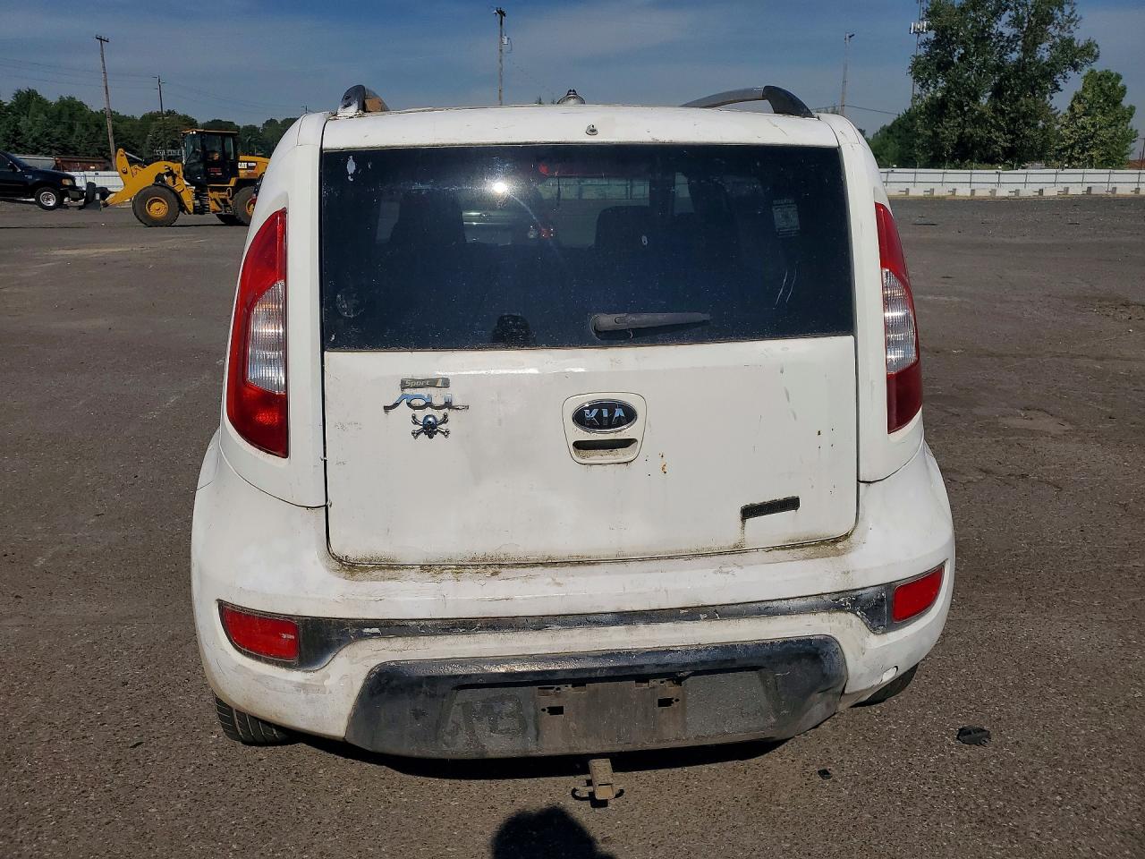2012 Kia Soul Base White vin: KNDJT2A52C7466932