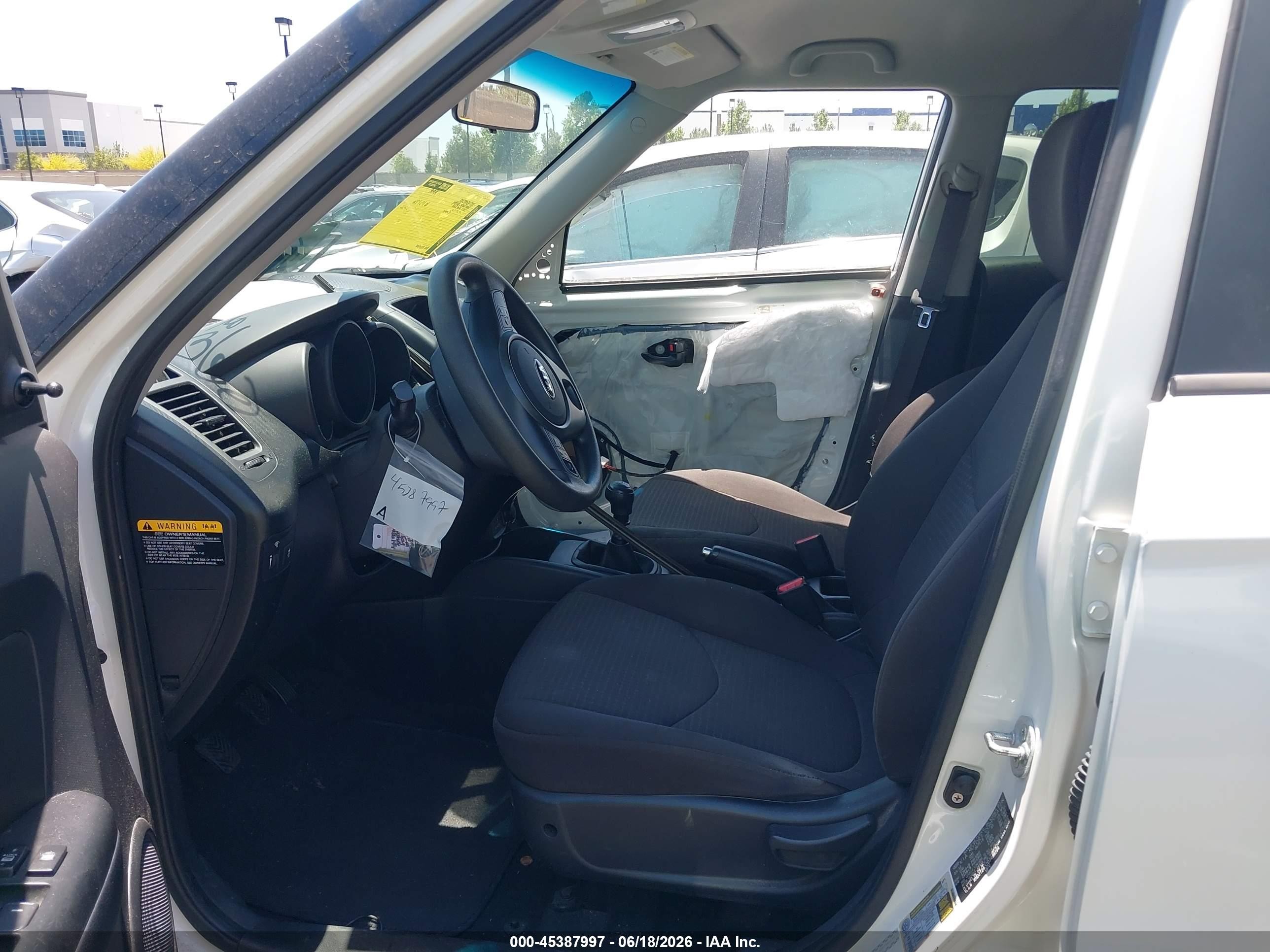 2013 Kia Soul   White vin: KNDJT2A52D7486194
