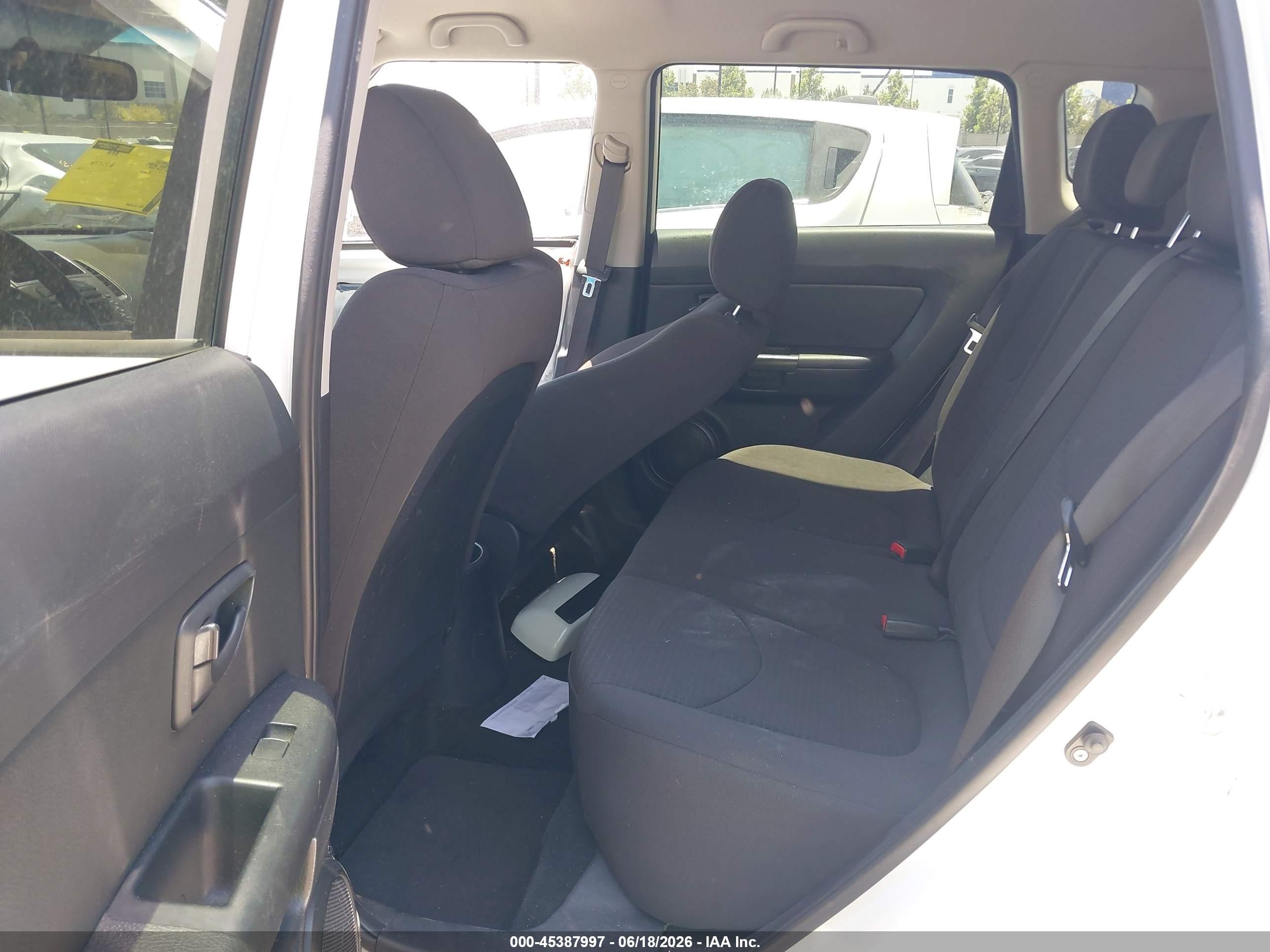 2013 Kia Soul   White vin: KNDJT2A52D7486194