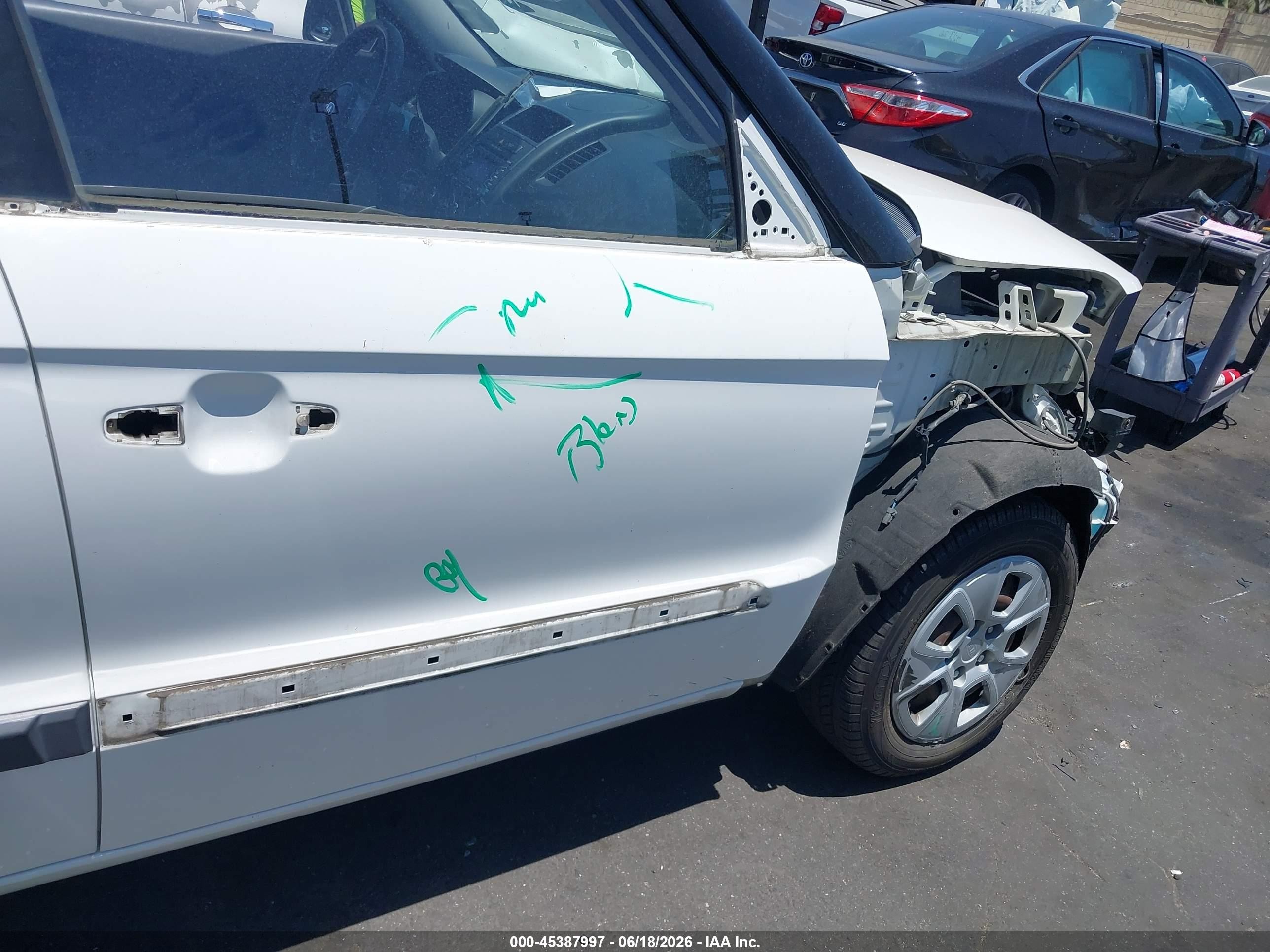 2013 Kia Soul   White vin: KNDJT2A52D7486194
