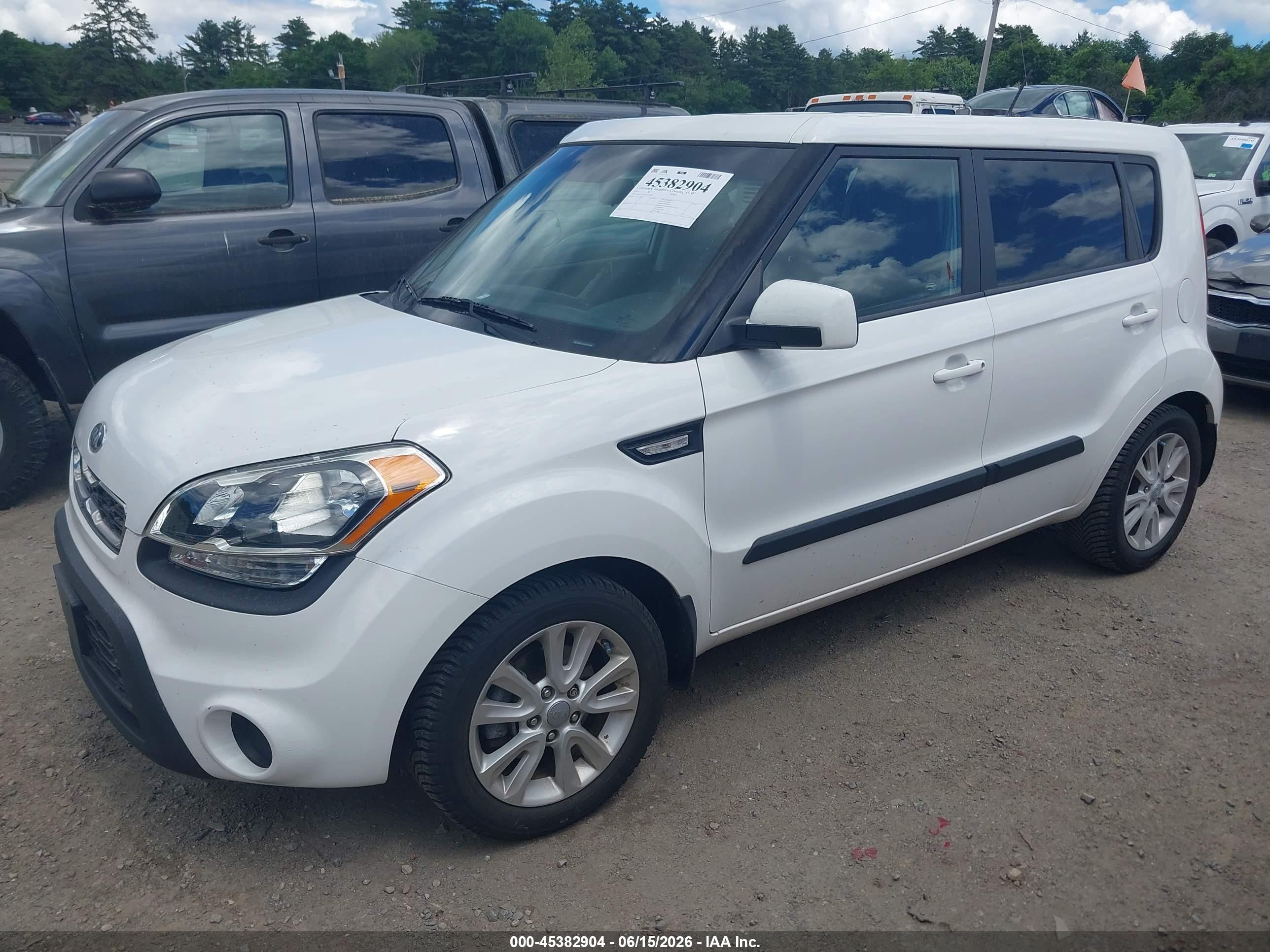 2013 Kia Soul White vin: KNDJT2A52D7557698
