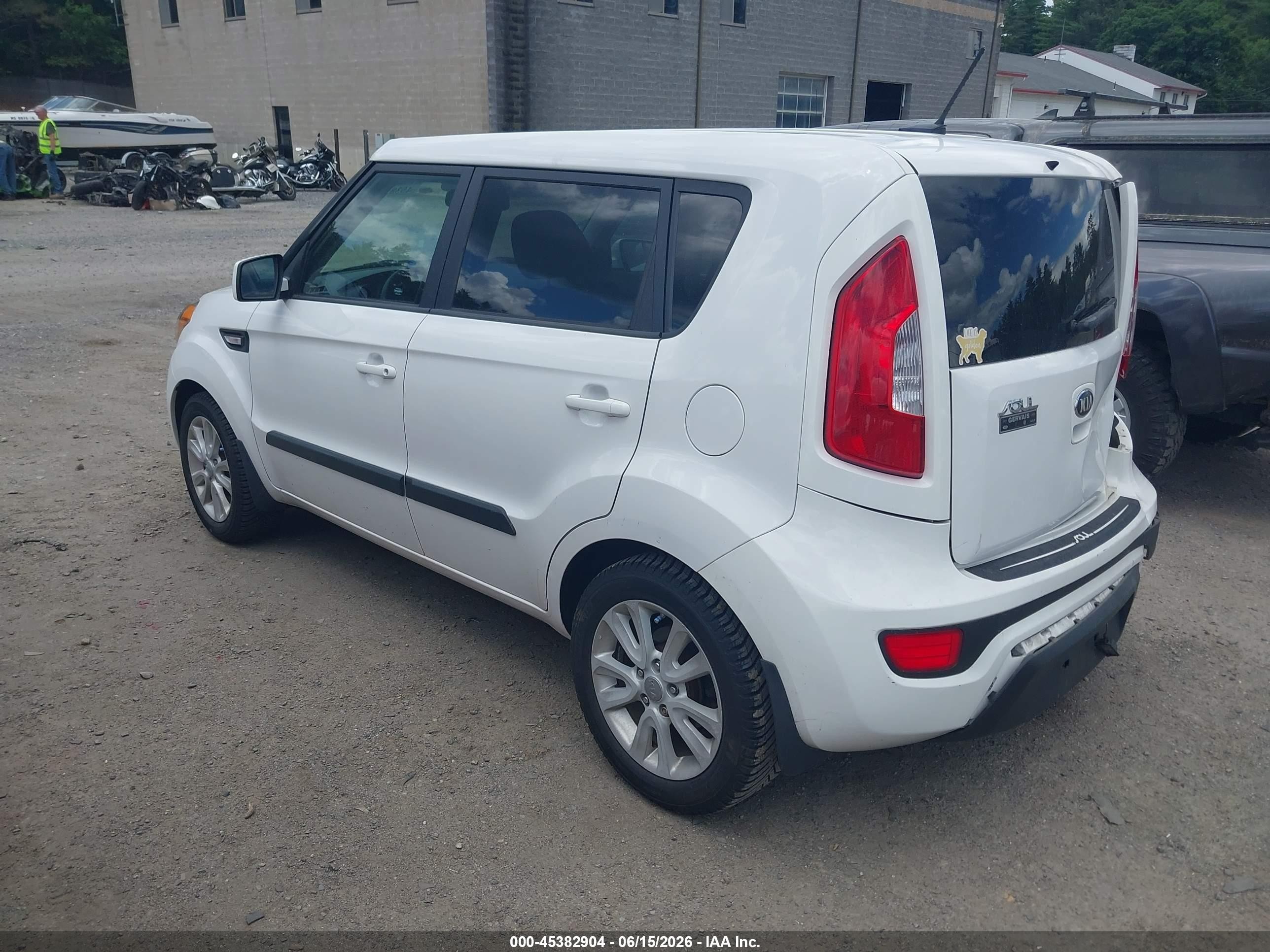 2013 Kia Soul White vin: KNDJT2A52D7557698