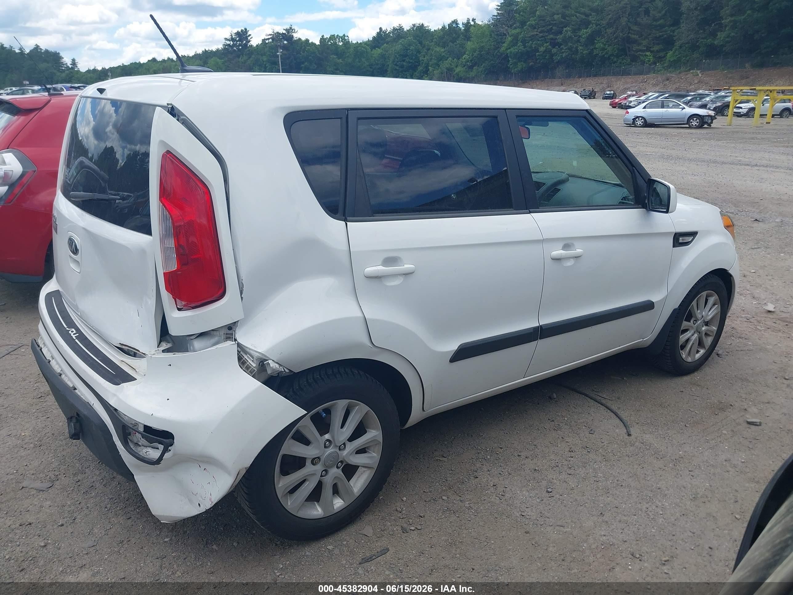 2013 Kia Soul White vin: KNDJT2A52D7557698