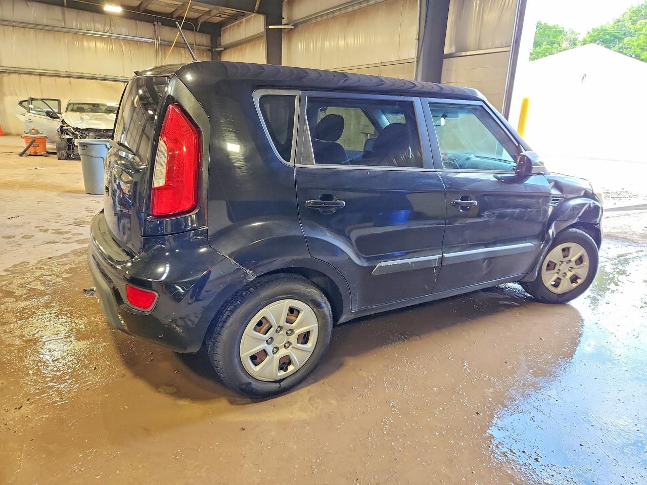 2013 Kia Soul Base Black vin: KNDJT2A52D7583752