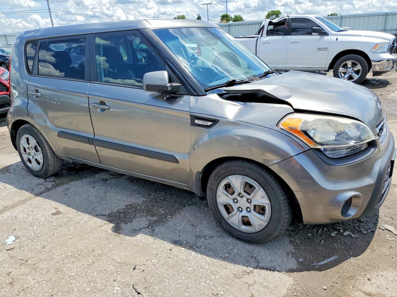 2013 Kia Soul Base Бежевый vin: KNDJT2A52D7624011