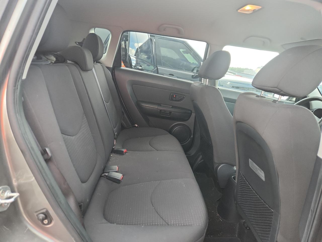 2013 Kia Soul Base Silver vin: KNDJT2A52D7626356