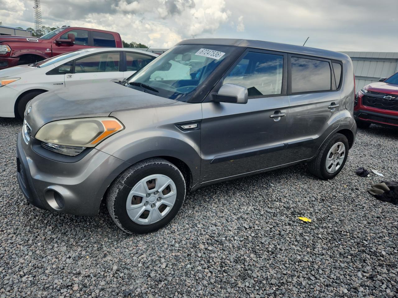 2013 Kia Soul Base Silver vin: KNDJT2A52D7626356