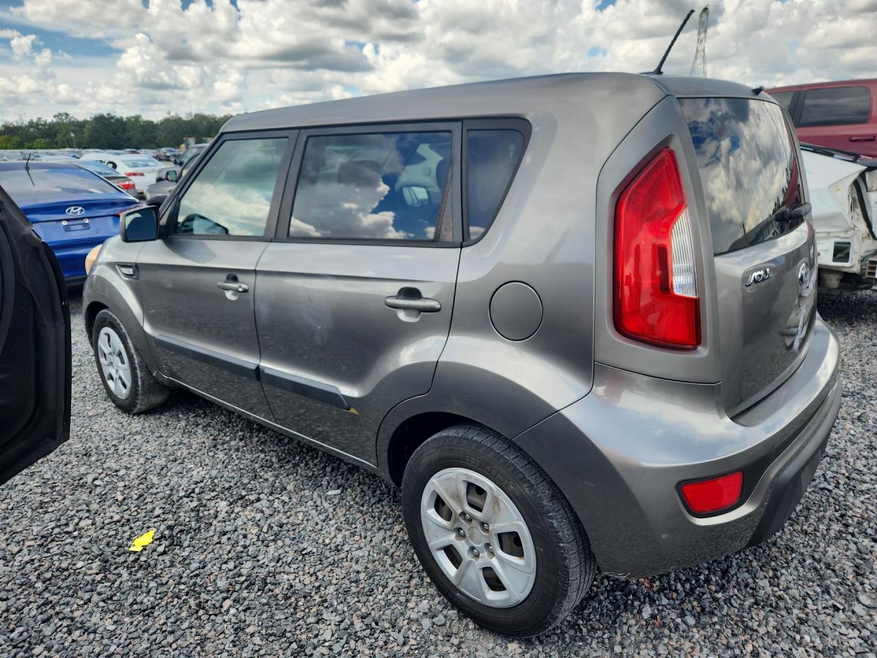 2013 Kia Soul Base Silver vin: KNDJT2A52D7626356