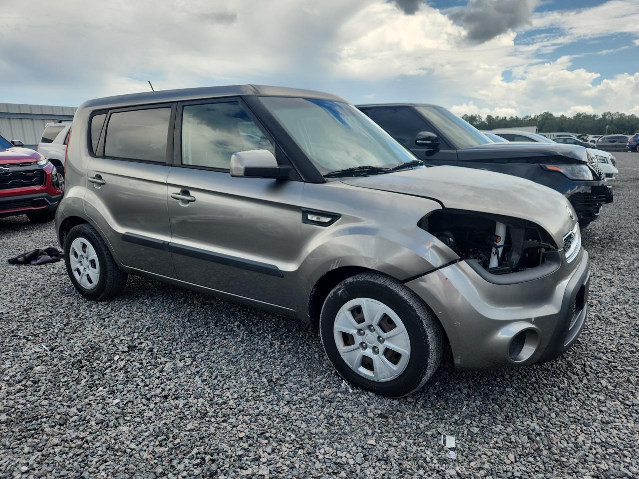 2013 Kia Soul Base Silver vin: KNDJT2A52D7626356