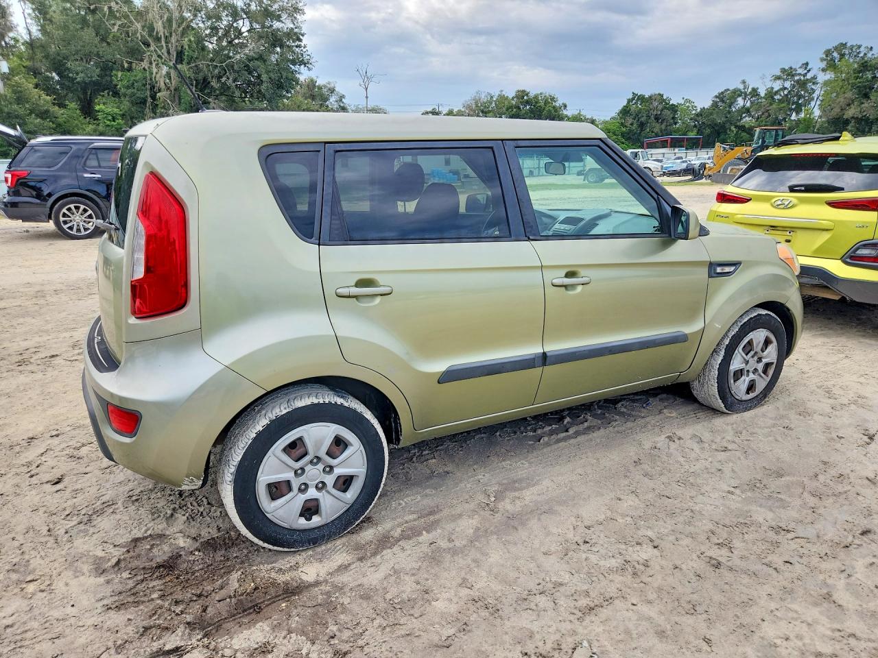 2013 Kia Soul Base Green vin: KNDJT2A52D7627040