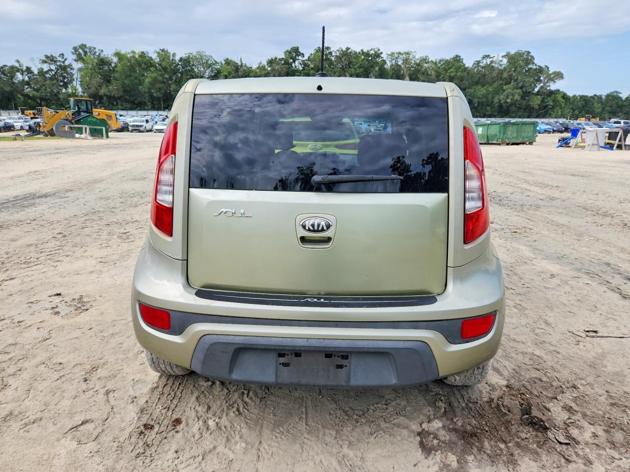 2013 Kia Soul Base Green vin: KNDJT2A52D7627040
