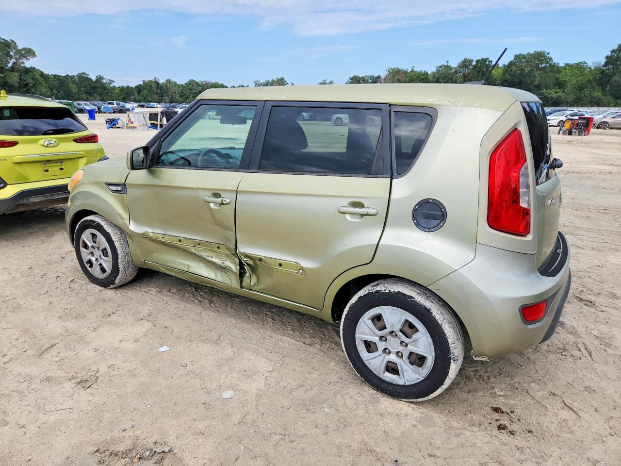 2013 Kia Soul Base Green vin: KNDJT2A52D7627040