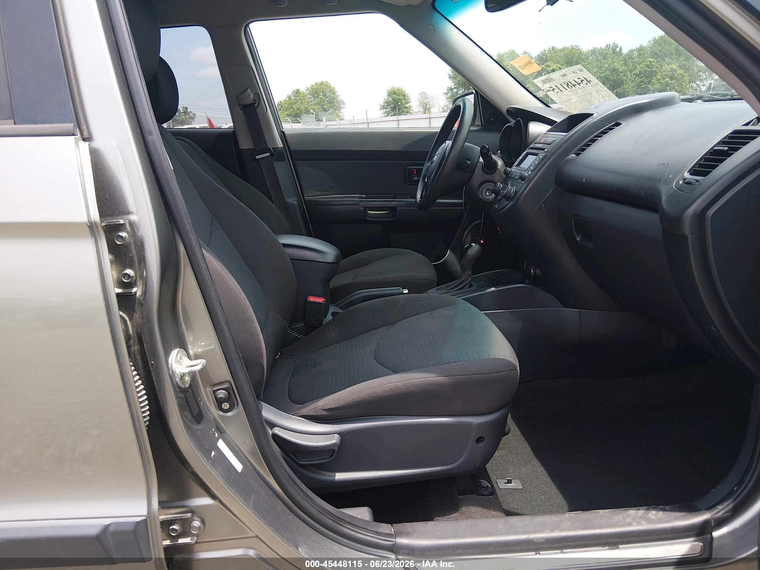 2013 Kia Soul   Silver vin: KNDJT2A52D7633095