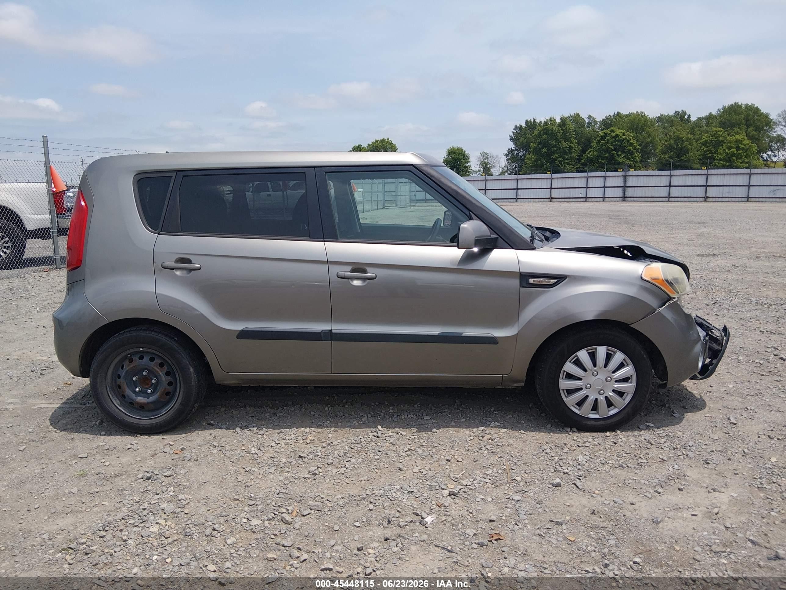 2013 Kia Soul   Silver vin: KNDJT2A52D7633095