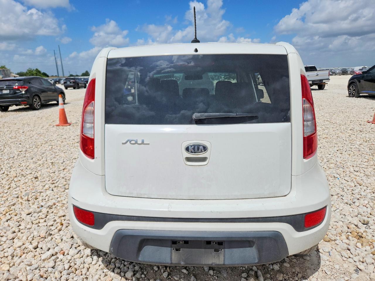 2012 Kia Soul Base Белый vin: KNDJT2A53C7358237