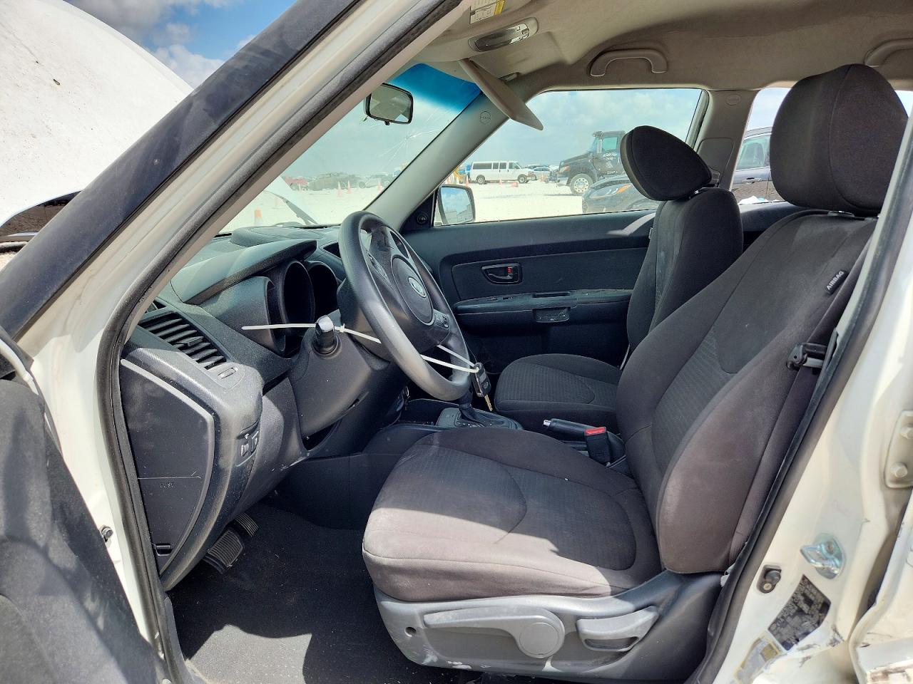 2012 Kia Soul Base Белый vin: KNDJT2A53C7358237