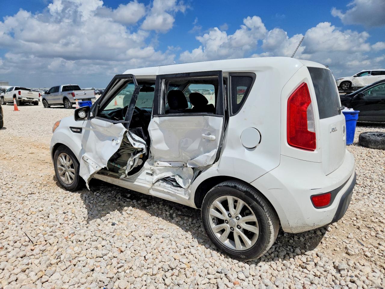 2012 Kia Soul Base Белый vin: KNDJT2A53C7358237