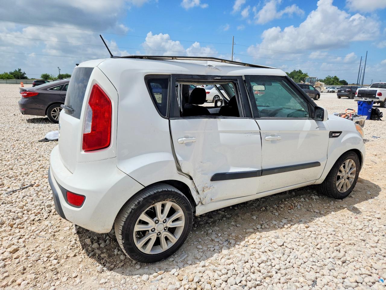 2012 Kia Soul Base Белый vin: KNDJT2A53C7358237
