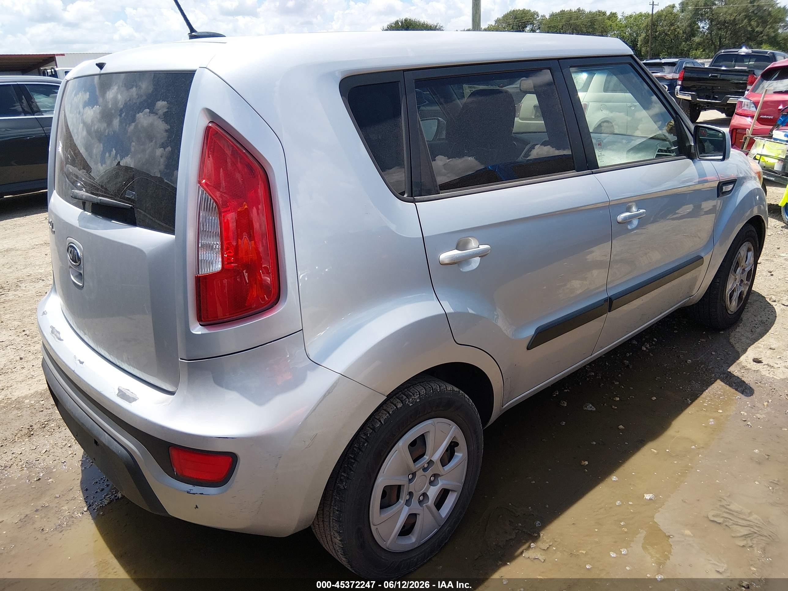 2012 Kia Soul Silver vin: KNDJT2A53C7465630