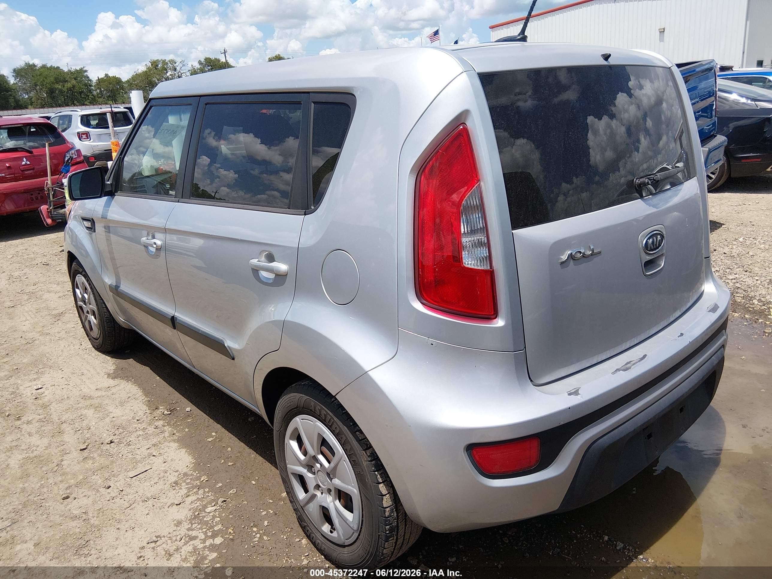 2012 Kia Soul Silver vin: KNDJT2A53C7465630