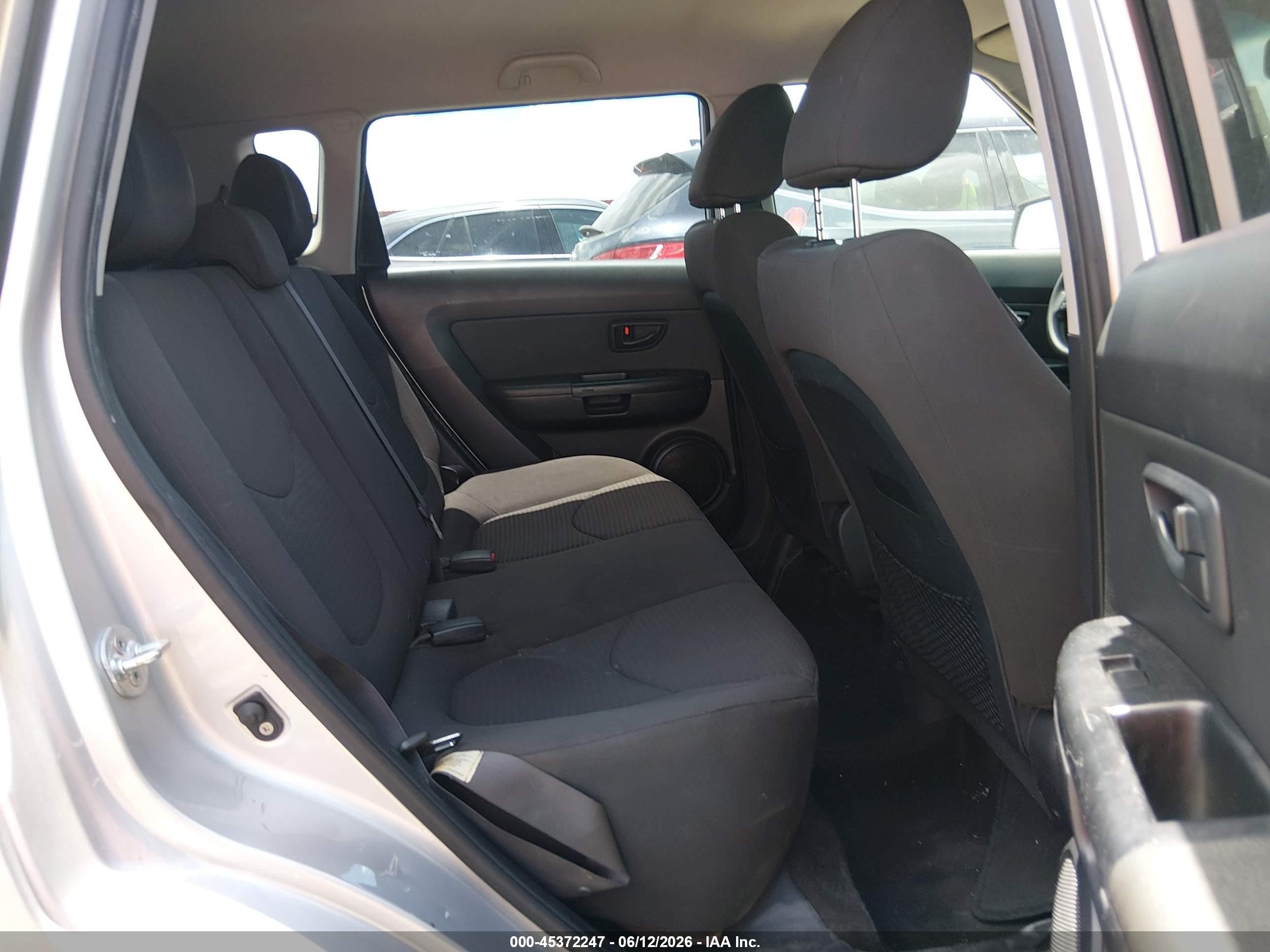 2012 Kia Soul Silver vin: KNDJT2A53C7465630