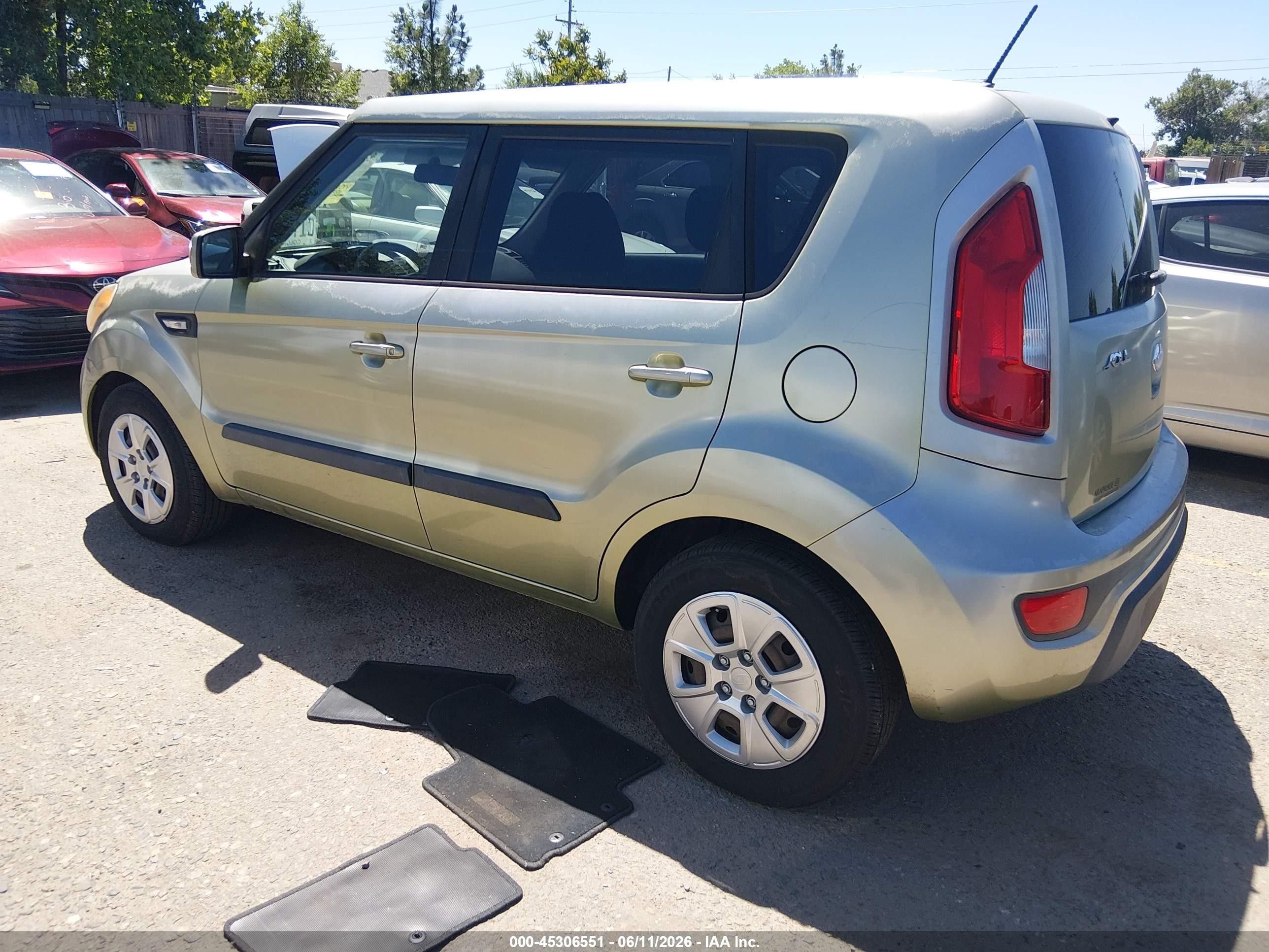 2013 Kia Soul   Green vin: KNDJT2A53D7623823