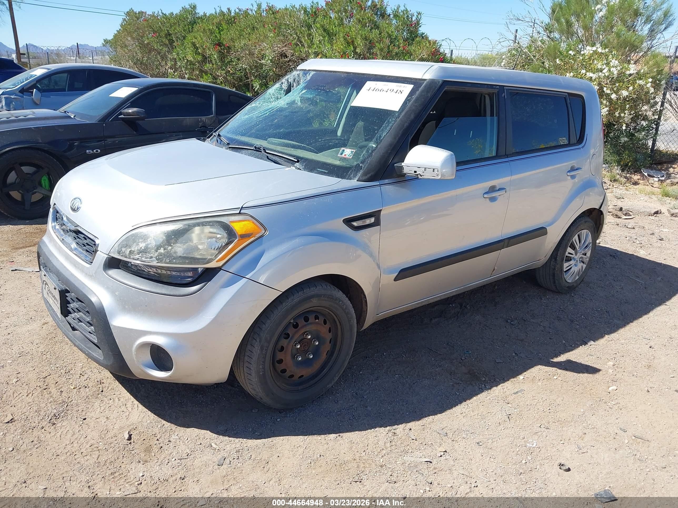 2013 Kia Soul   Серебряный vin: KNDJT2A53D7768277