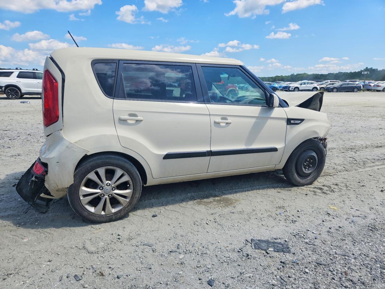 2012 Kia Soul Base Cream vin: KNDJT2A54C7360014