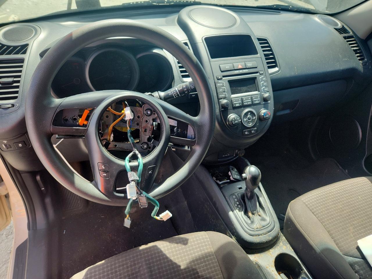 2012 Kia Soul Base Cream vin: KNDJT2A54C7360014