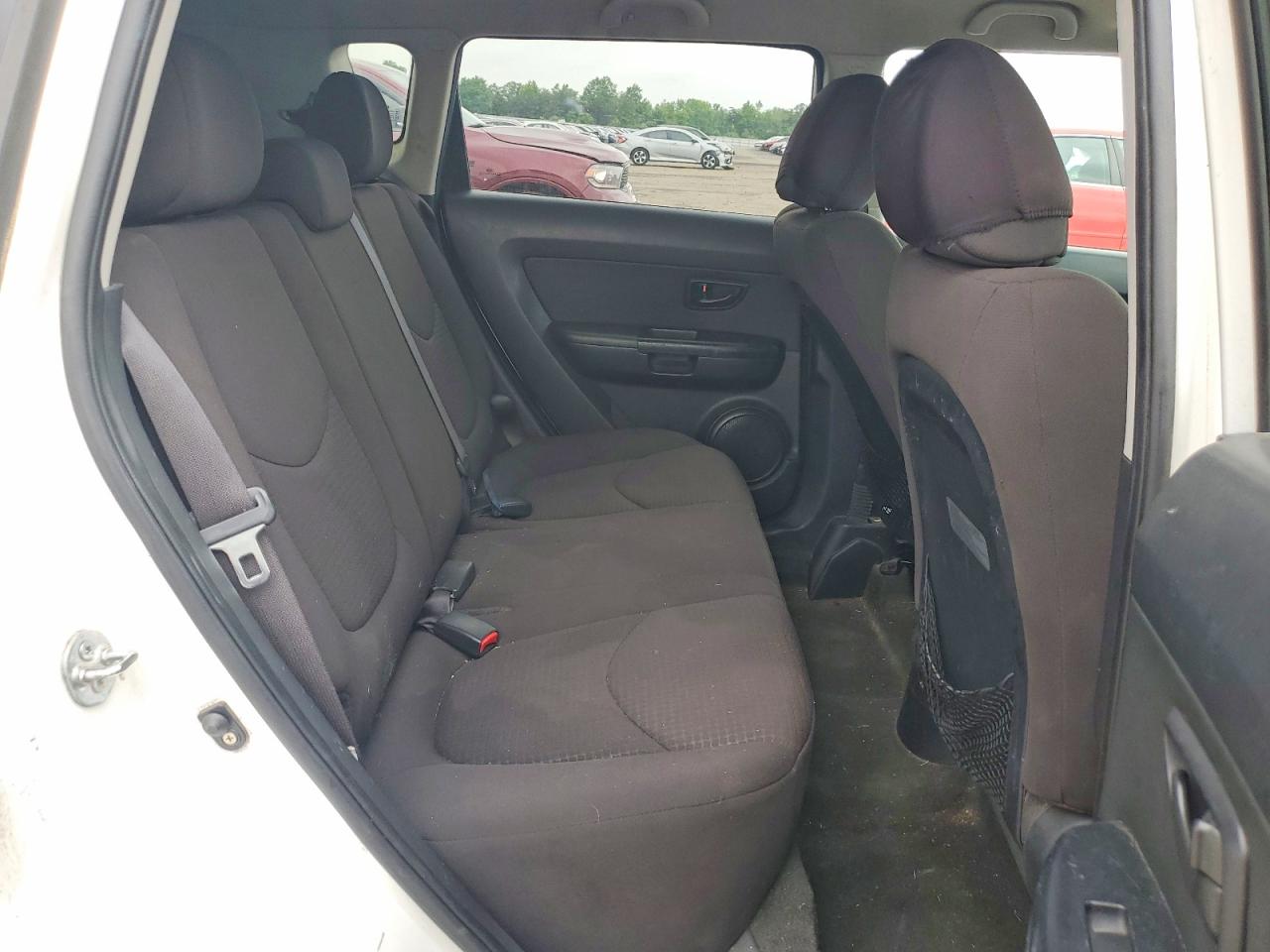 2012 Kia Soul Base White vin: KNDJT2A54C7378397