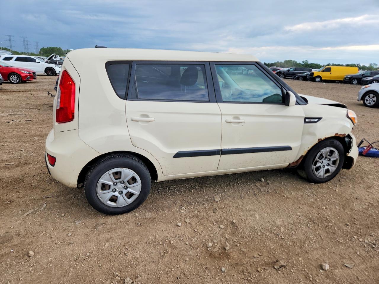 2012 Kia Soul Base Cream vin: KNDJT2A54C7408143
