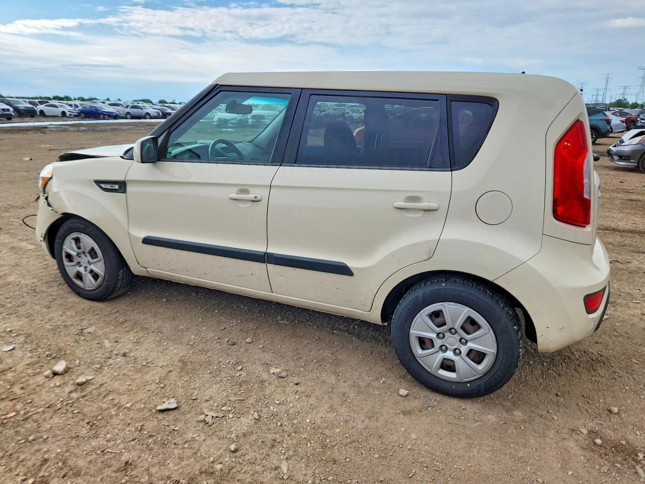 2012 Kia Soul Base Cream vin: KNDJT2A54C7408143