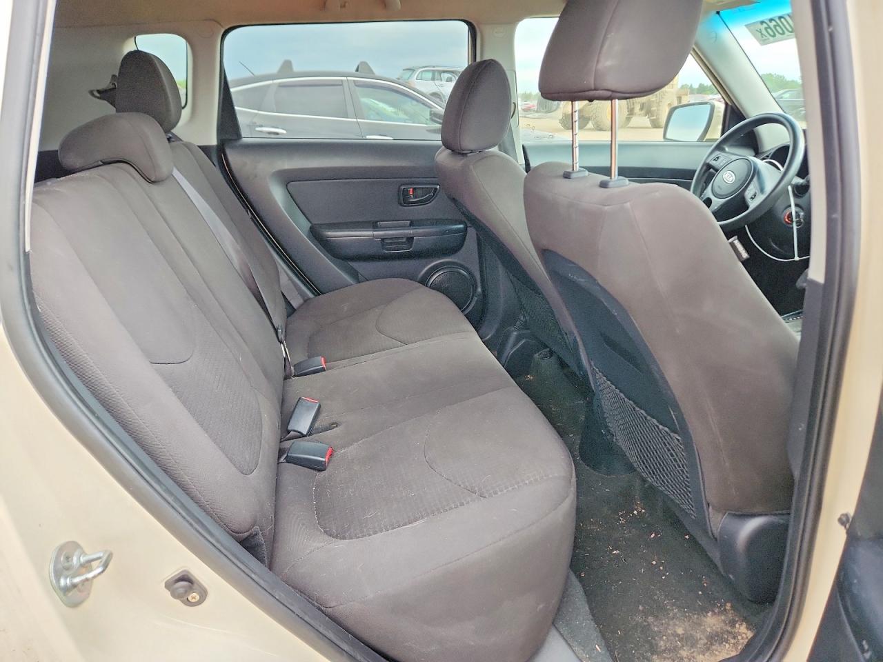 2012 Kia Soul Base Cream vin: KNDJT2A54C7408143