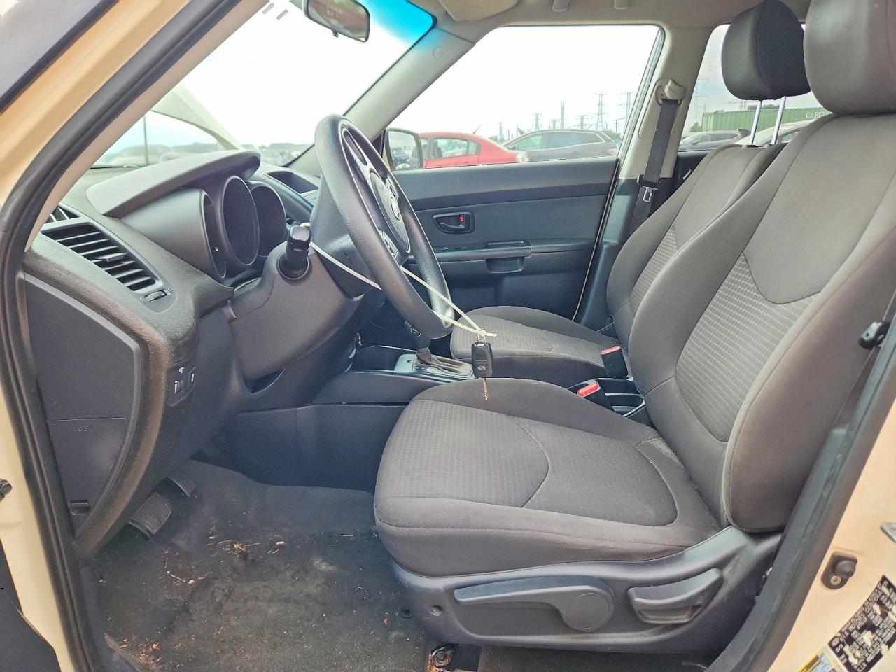 2012 Kia Soul Base Cream vin: KNDJT2A54C7408143