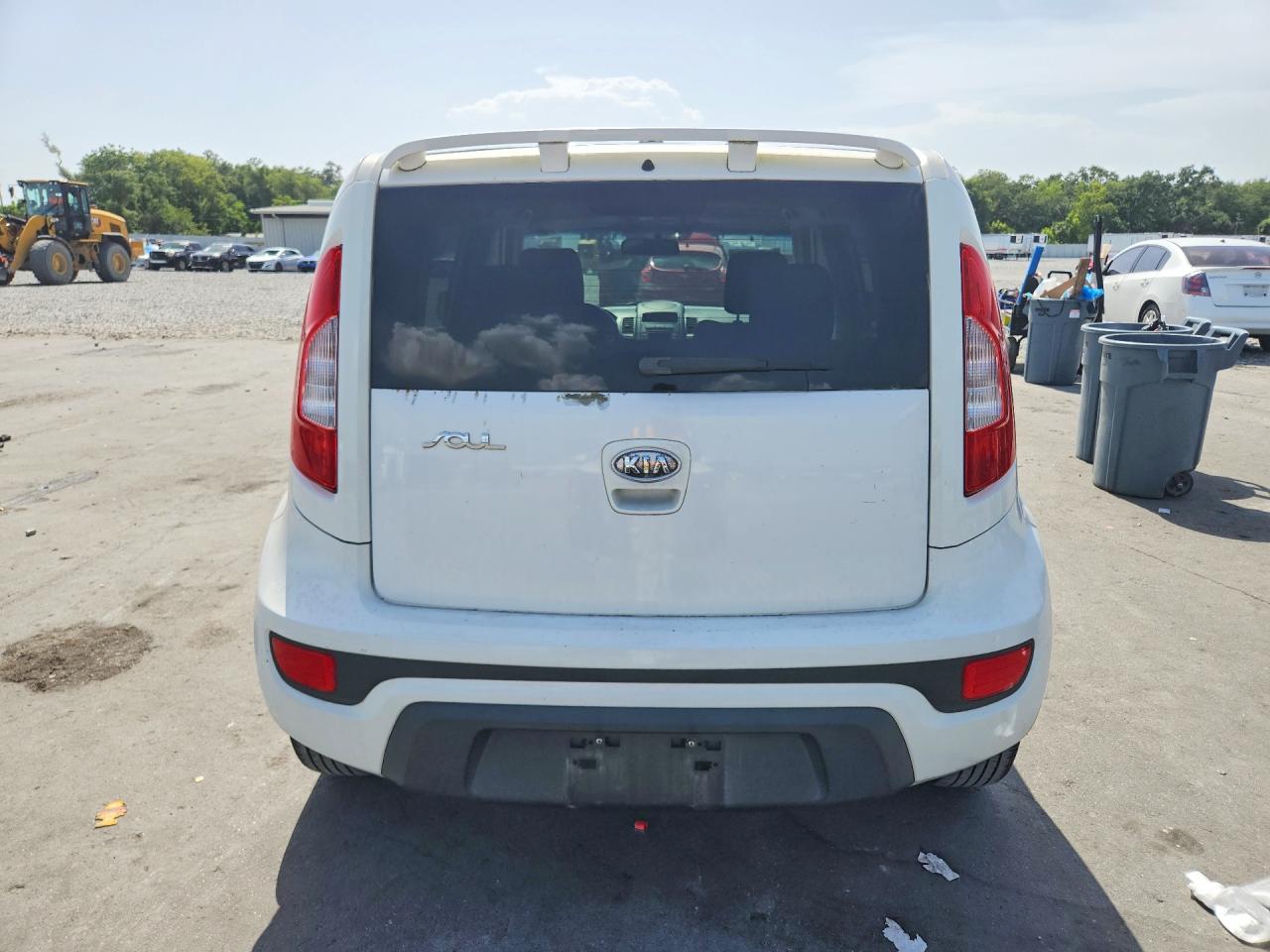 2012 Kia Soul Base White vin: KNDJT2A54C7442342