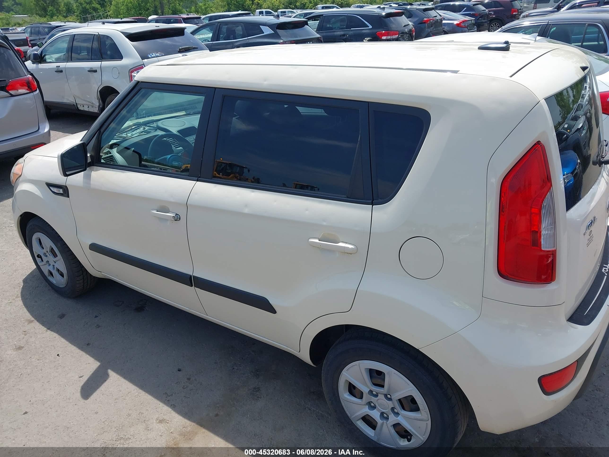2012 Kia Soul   Cream vin: KNDJT2A54C7451283